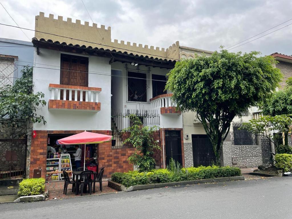 Ayenda Sarayu House Hotel Medellin Exterior photo